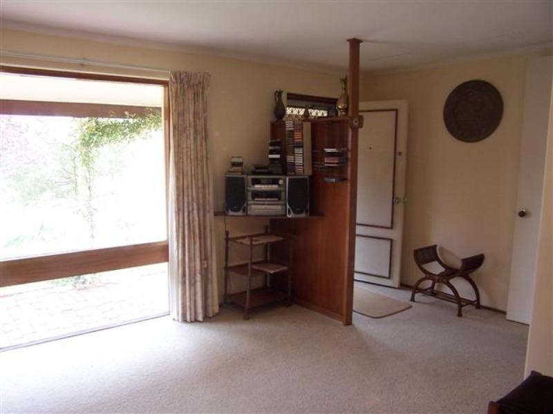 8 Valley Road, Kalamunda WA 6076