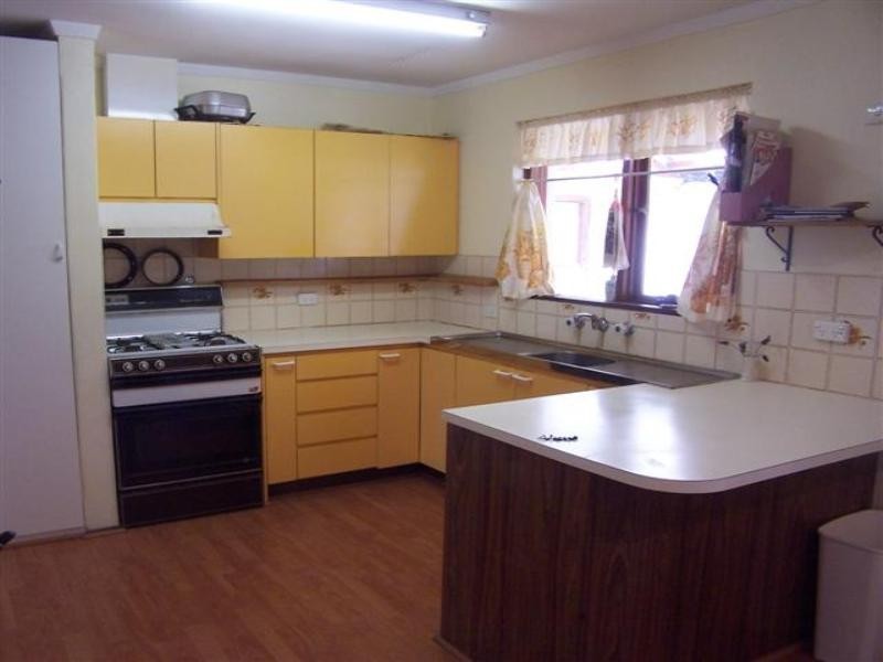 8 Valley Road, Kalamunda WA 6076