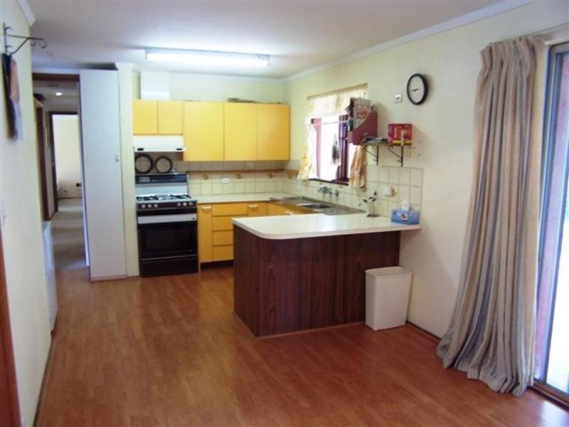 8 Valley Road, Kalamunda WA 6076