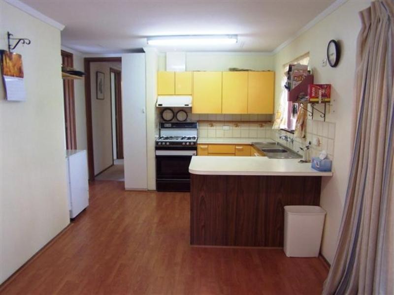 8 Valley Road, Kalamunda WA 6076