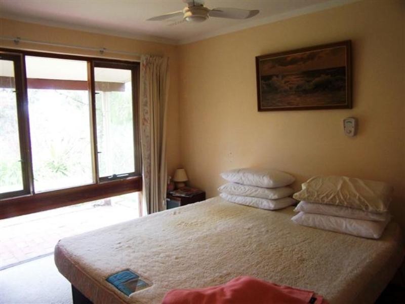 8 Valley Road, Kalamunda WA 6076