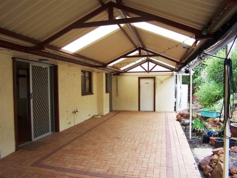 8 Valley Road, Kalamunda WA 6076