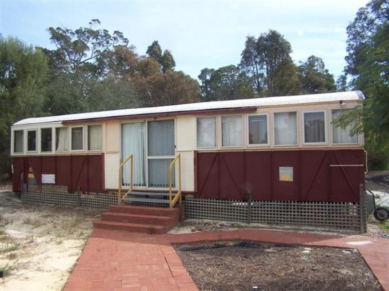 8 Valley Road, Kalamunda WA 6076