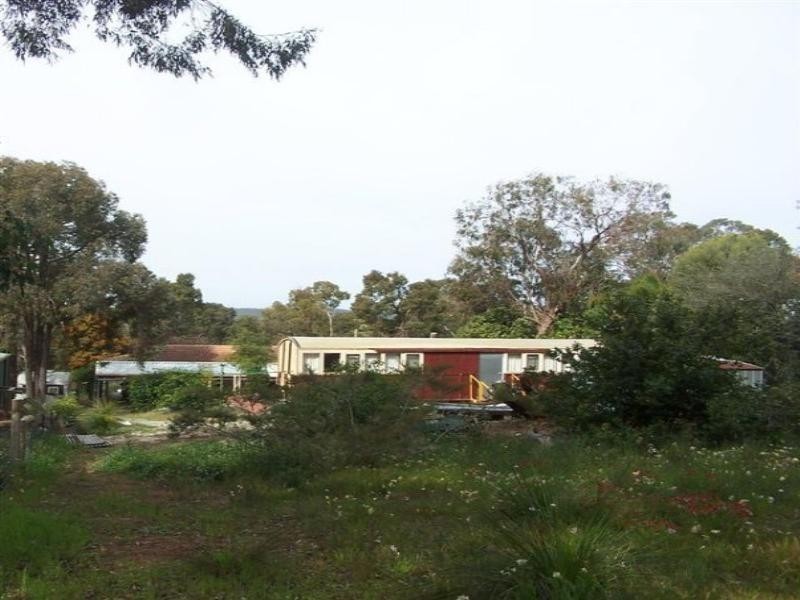 8 Valley Road, Kalamunda WA 6076