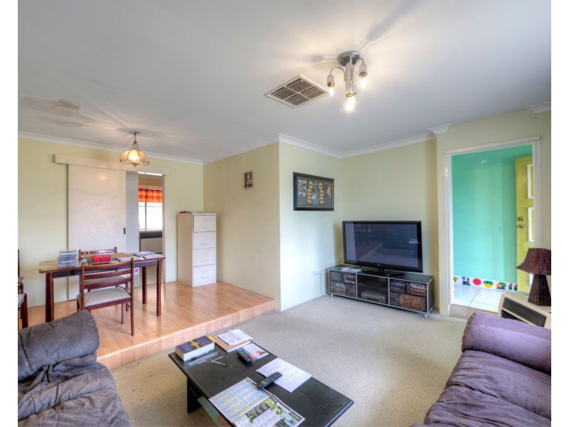 5 Hollybush Court, Forrestfield WA 6058