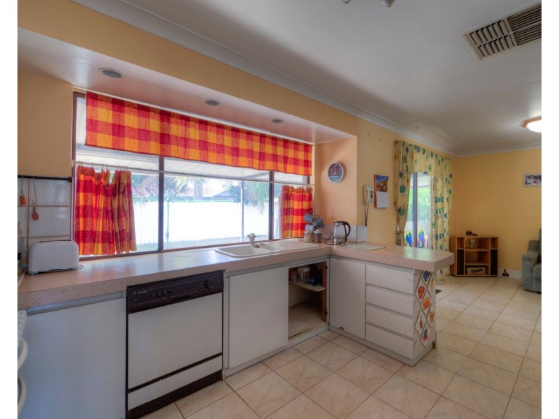 5 Hollybush Court, Forrestfield WA 6058