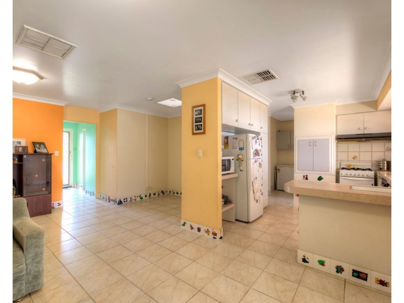 5 Hollybush Court, Forrestfield WA 6058