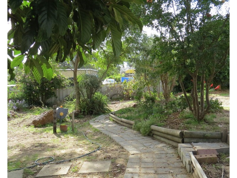 18 Peoples Avenue, Gooseberry Hill WA 6076