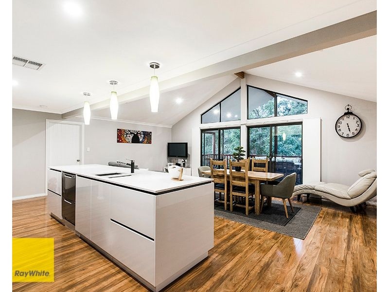 32 Persimmon Place, Kalamunda WA 6076