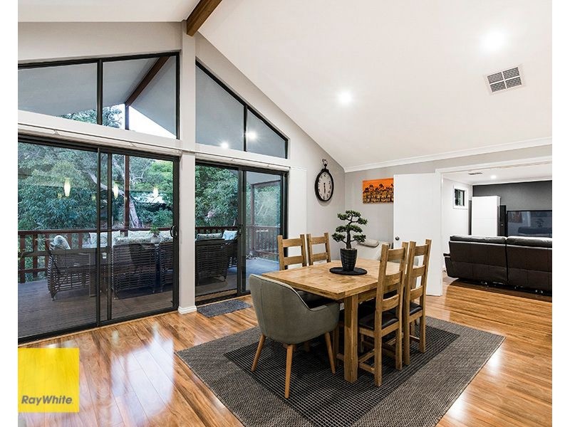 32 Persimmon Place, Kalamunda WA 6076