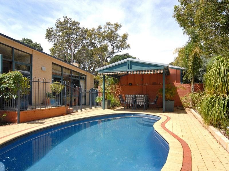 17 Recreation Road, Kalamunda WA 6076