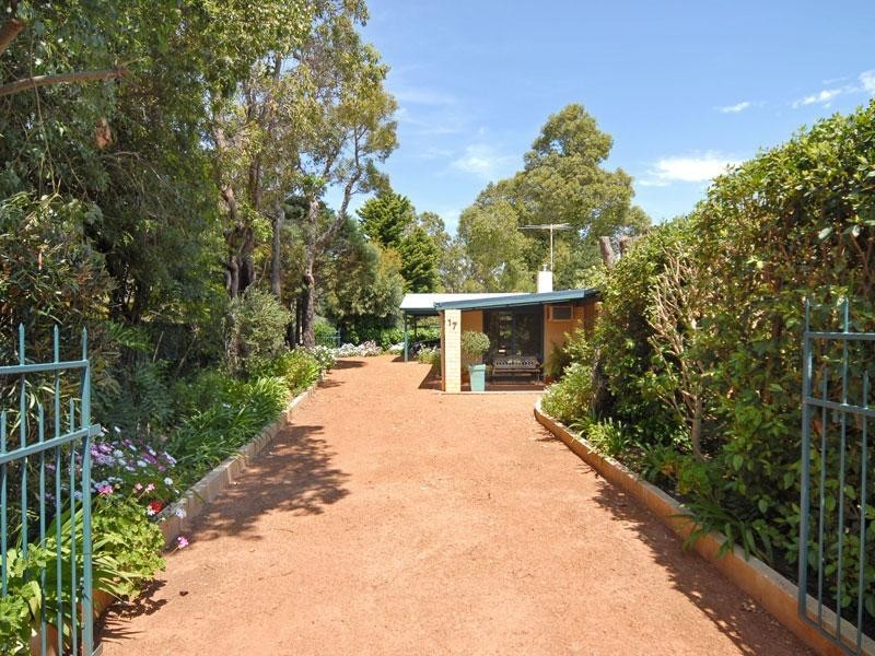 17 Recreation Road, Kalamunda WA 6076