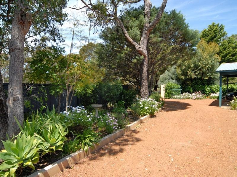 17 Recreation Road, Kalamunda WA 6076