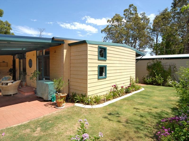 17 Recreation Road, Kalamunda WA 6076