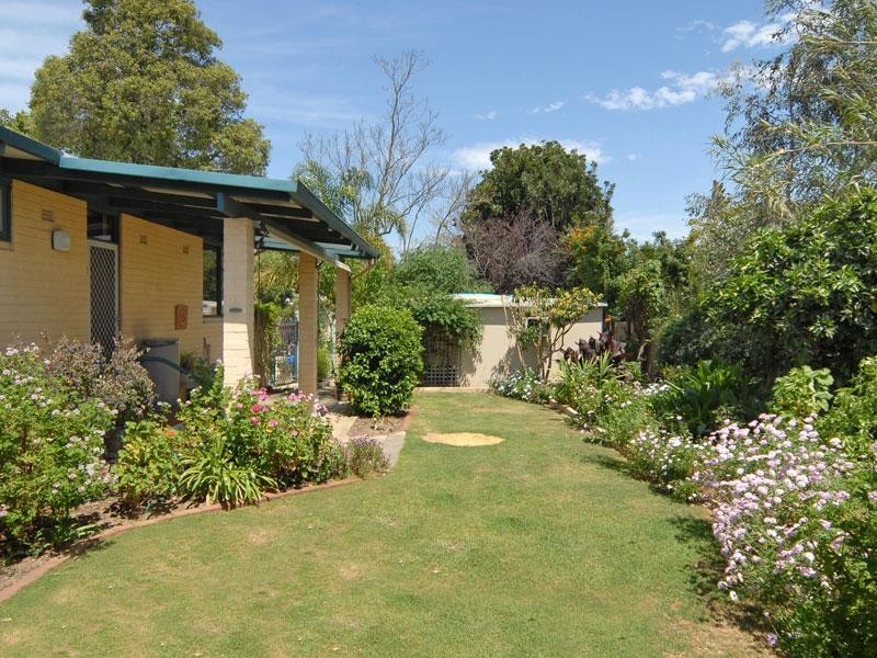 17 Recreation Road, Kalamunda WA 6076