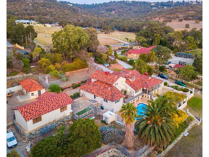 90 Holmes Road, Maida Vale WA 6057