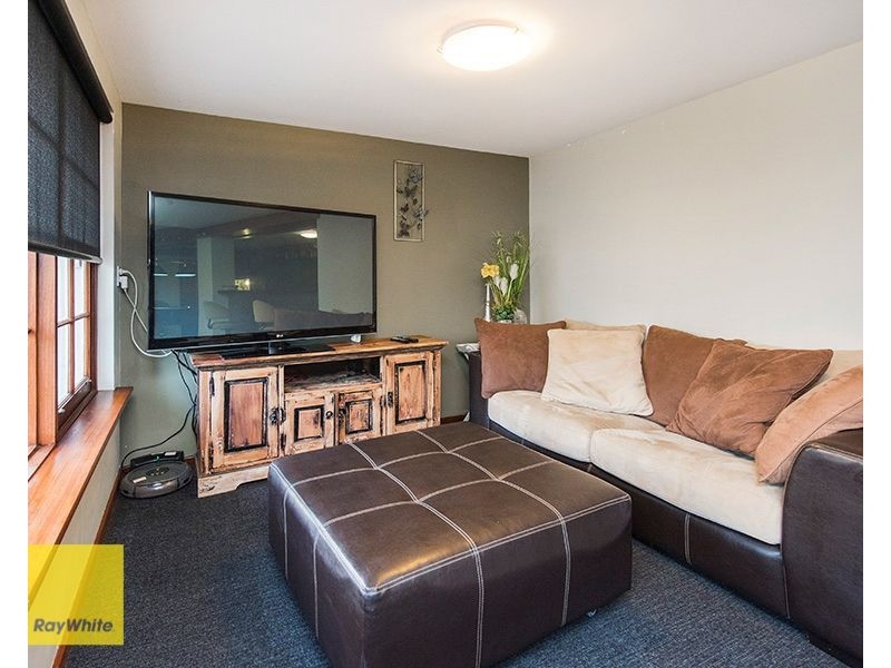 90 Holmes Road, Maida Vale WA 6057