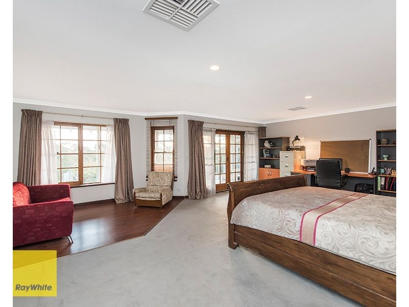 90 Holmes Road, Maida Vale WA 6057