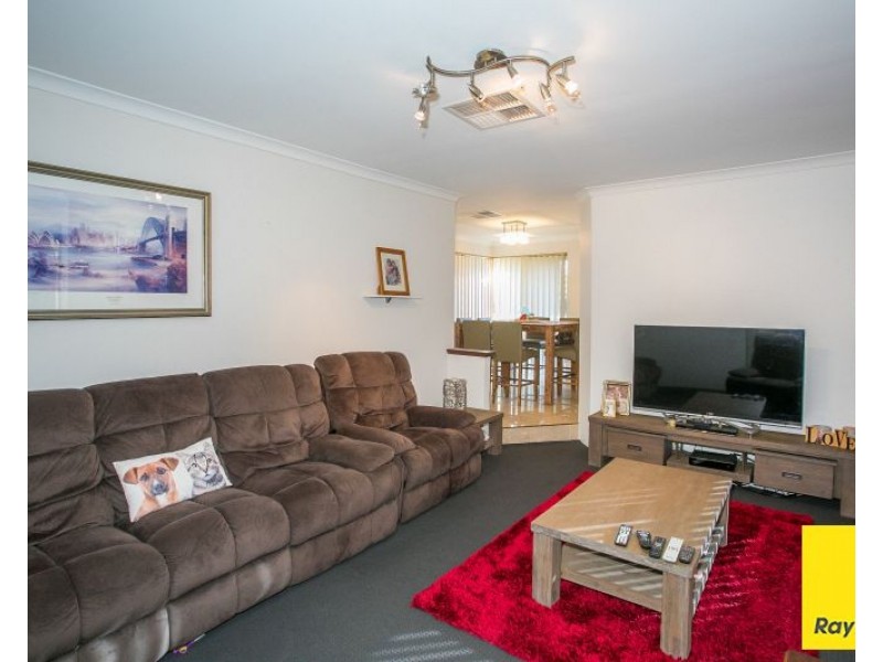 6 Reeves Place, Swan View WA 6056