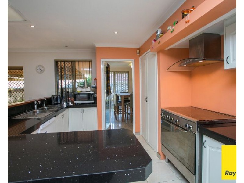 6 Reeves Place, Swan View WA 6056