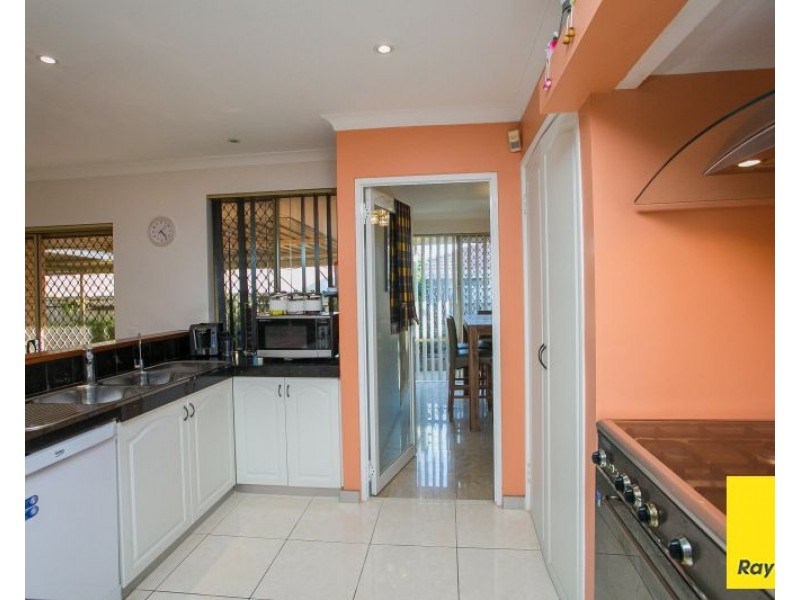 6 Reeves Place, Swan View WA 6056