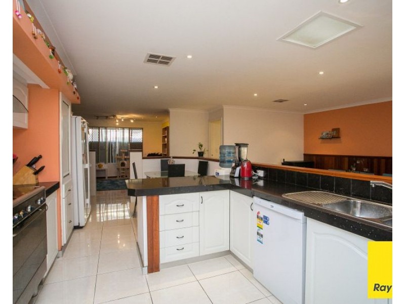 6 Reeves Place, Swan View WA 6056