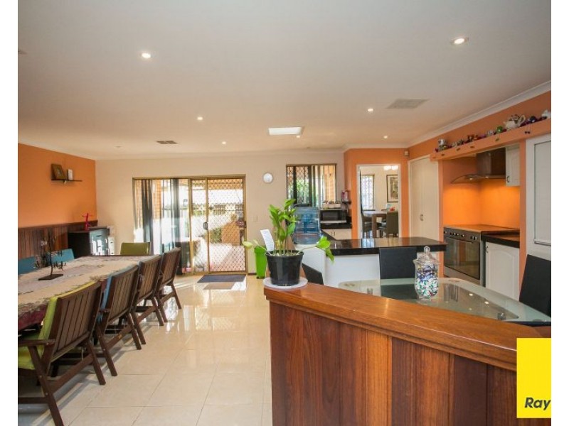 6 Reeves Place, Swan View WA 6056