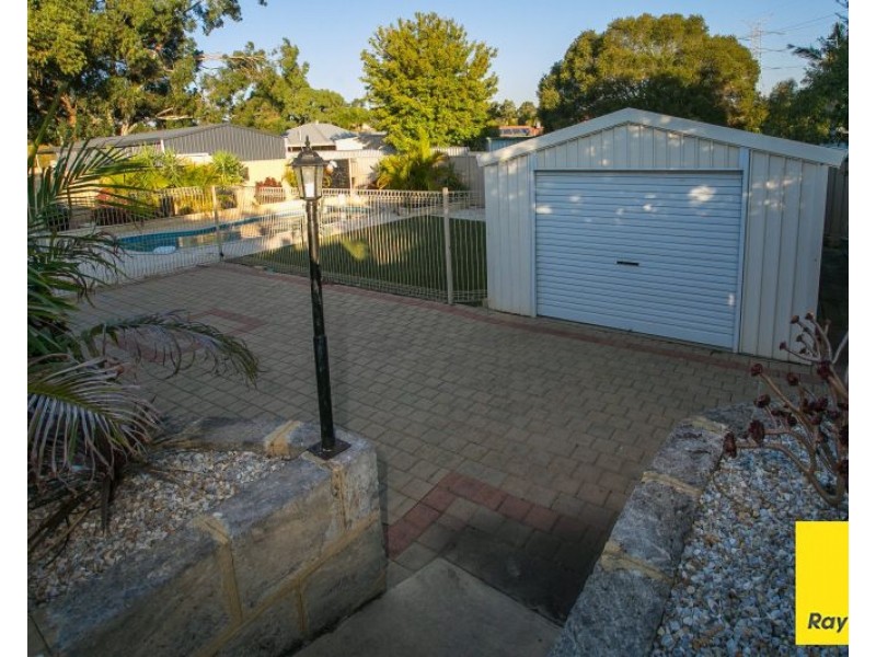 6 Reeves Place, Swan View WA 6056