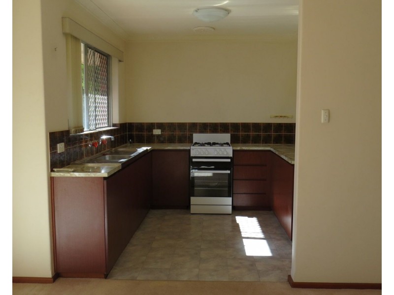 2 Flora Terrace, Lesmurdie WA 6076