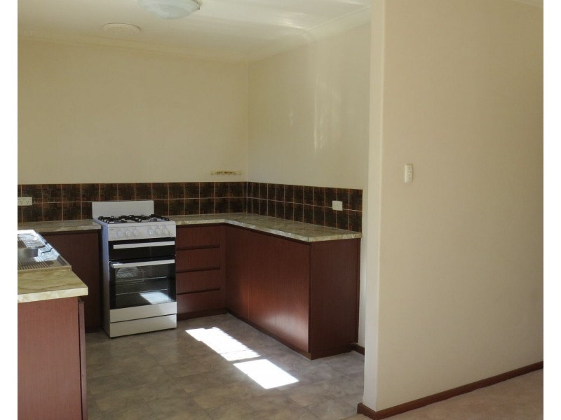 2 Flora Terrace, Lesmurdie WA 6076