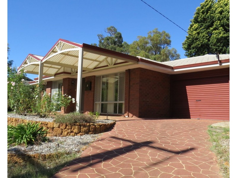 2 Flora Terrace, Lesmurdie WA 6076