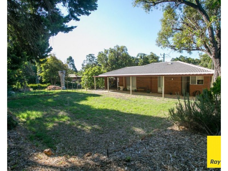 2 Flora Terrace, Lesmurdie WA 6076