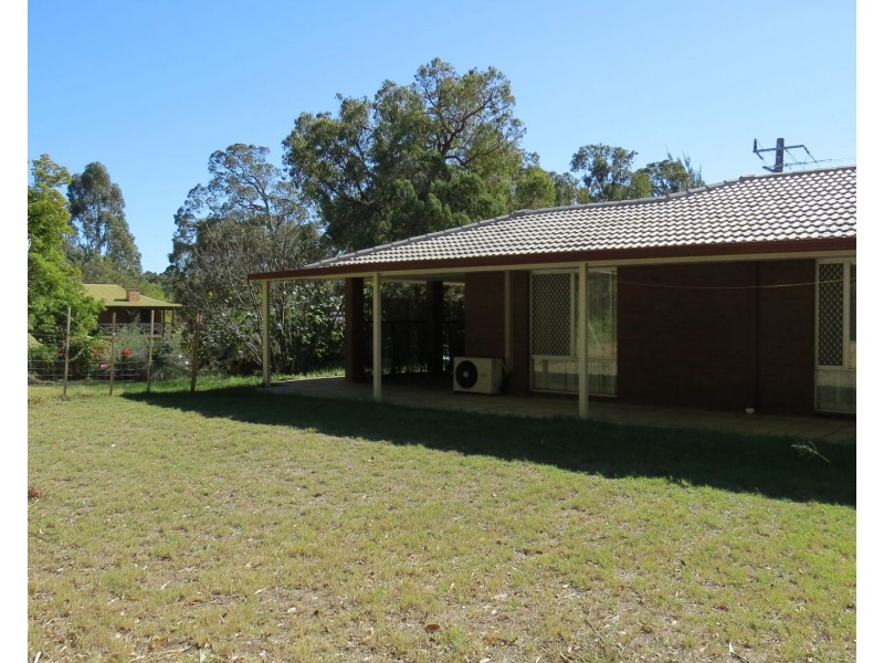 2 Flora Terrace, Lesmurdie WA 6076