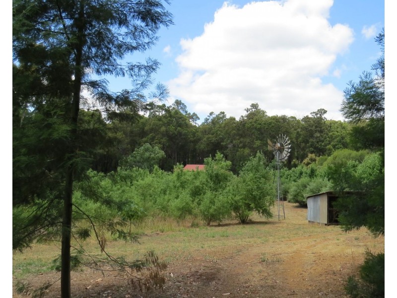 51 Woodbine Road, Pickering Brook WA 6076