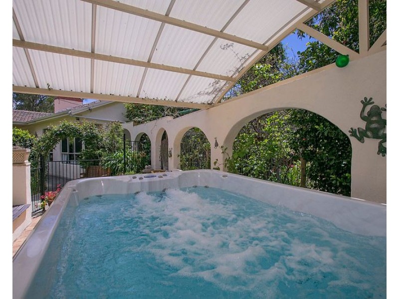 9 Davies Crescent, Gooseberry Hill WA 6076