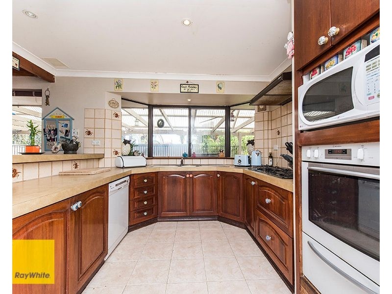 15 Peet Road, Kalamunda WA 6076