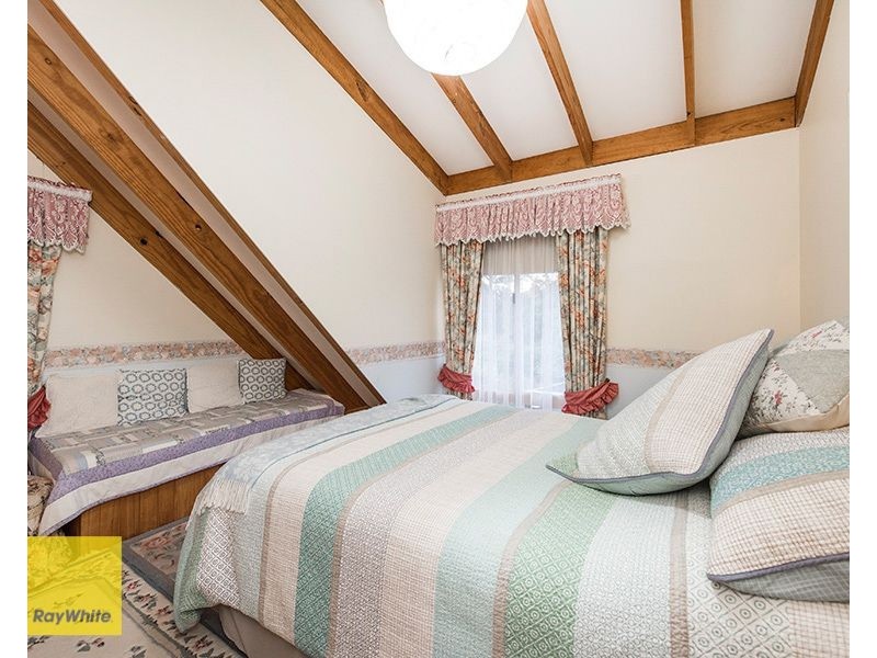 7 Graham Road, Gooseberry Hill WA 6076