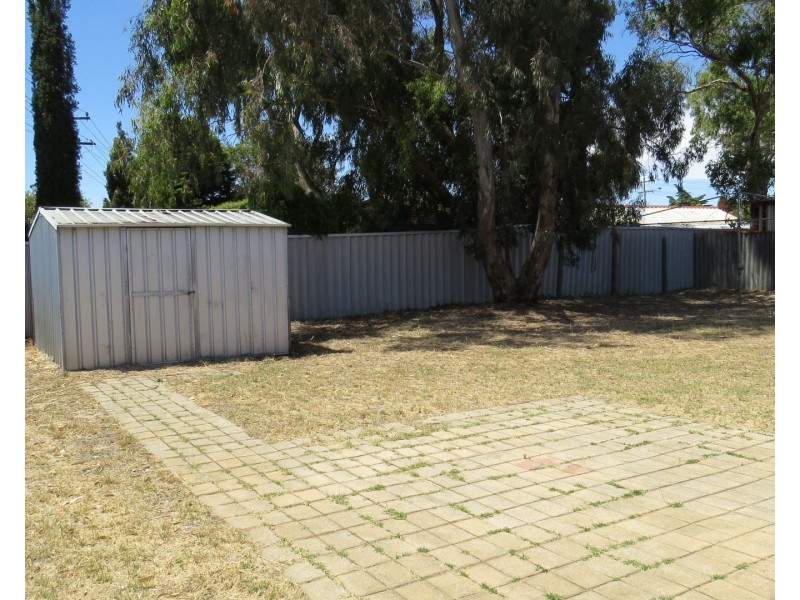 1 Brolga Court, High Wycombe WA 6057