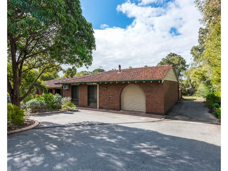 72 Sanderson Road, Lesmurdie WA 6076
