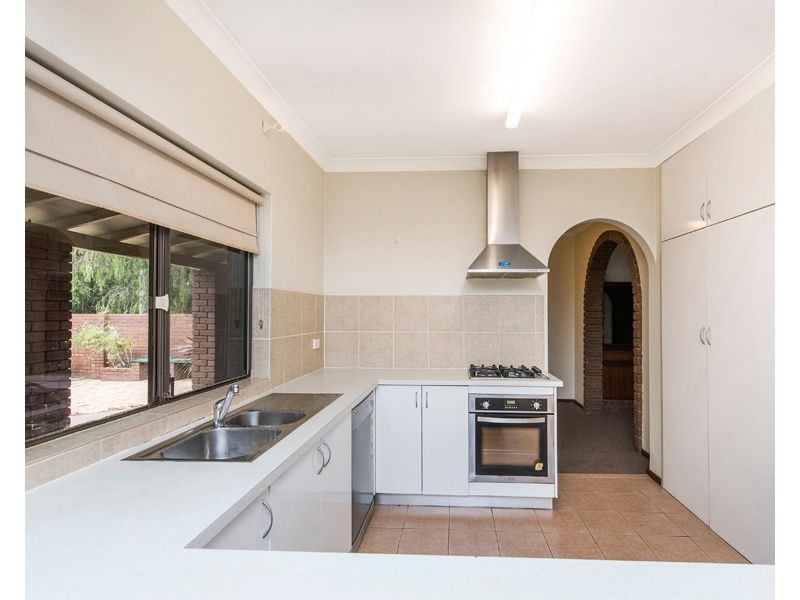 72 Sanderson Road, Lesmurdie WA 6076