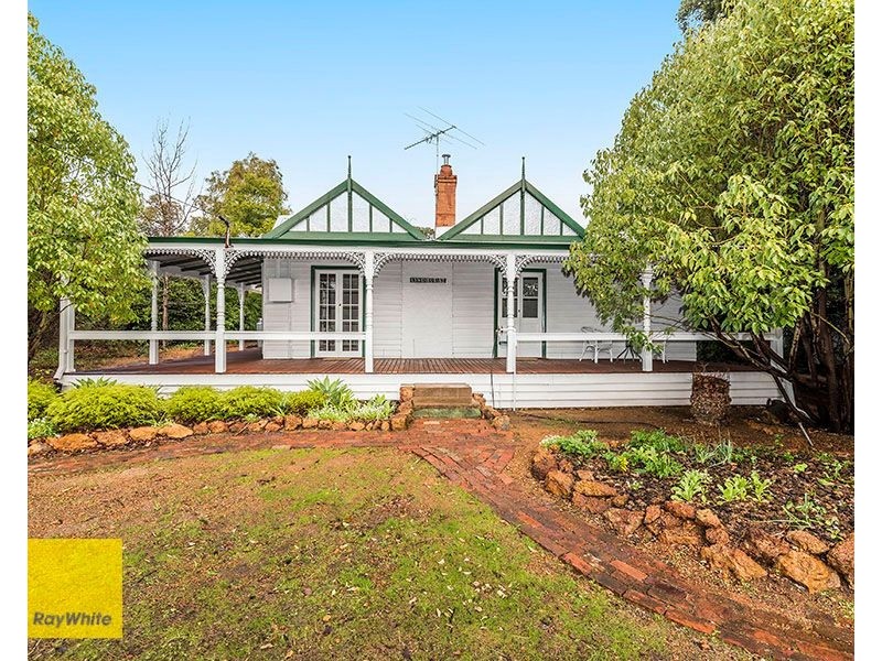 23 Lyndhurst Road, Kalamunda WA 6076