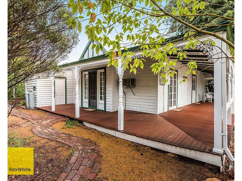 23 Lyndhurst Road, Kalamunda WA 6076