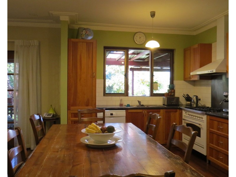 6 McRae Road, Kalamunda WA 6076