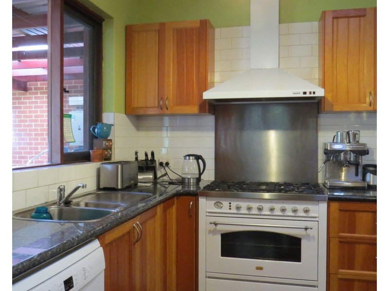 6 McRae Road, Kalamunda WA 6076