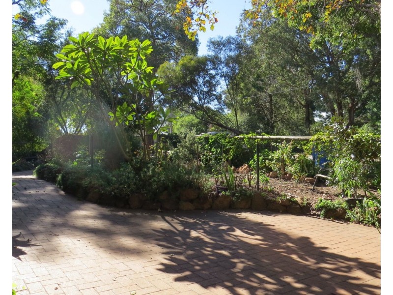 6 McRae Road, Kalamunda WA 6076