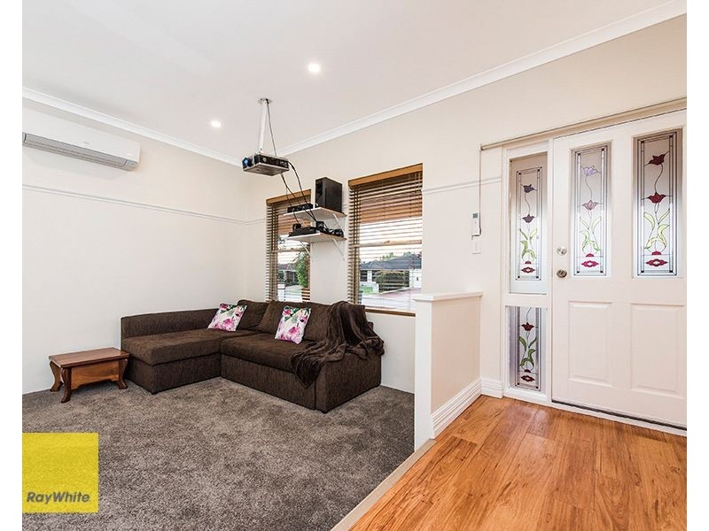 14 Sapphire Way, Maida Vale WA 6057