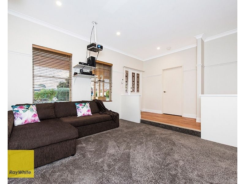 14 Sapphire Way, Maida Vale WA 6057