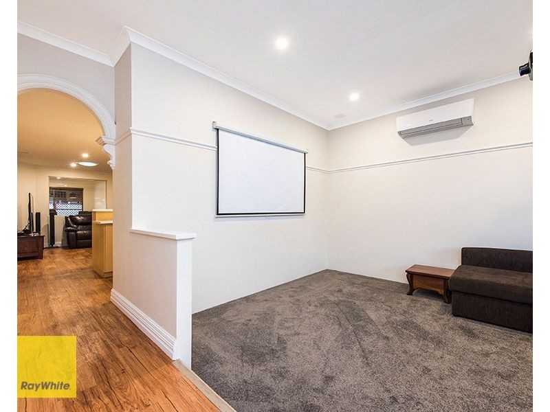 14 Sapphire Way, Maida Vale WA 6057