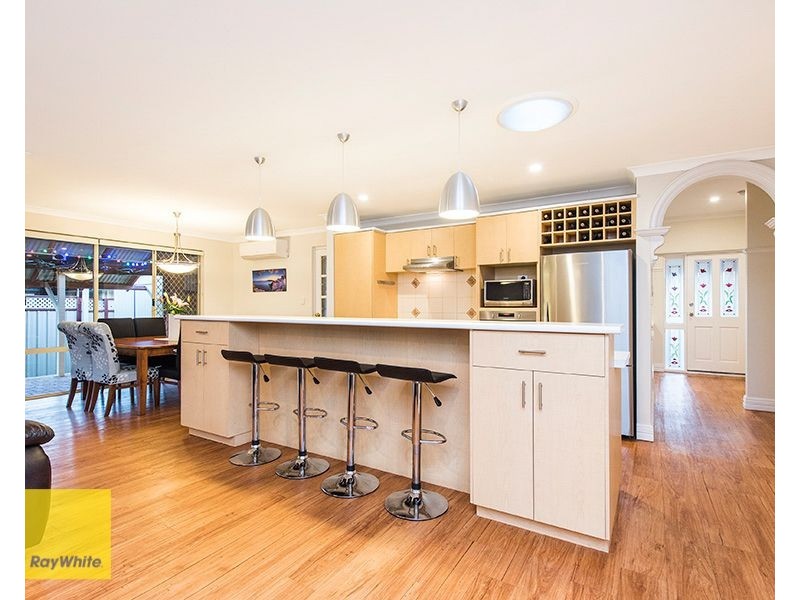 14 Sapphire Way, Maida Vale WA 6057