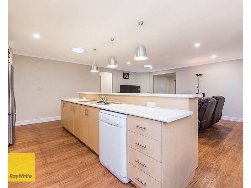 14 Sapphire Way, Maida Vale WA 6057